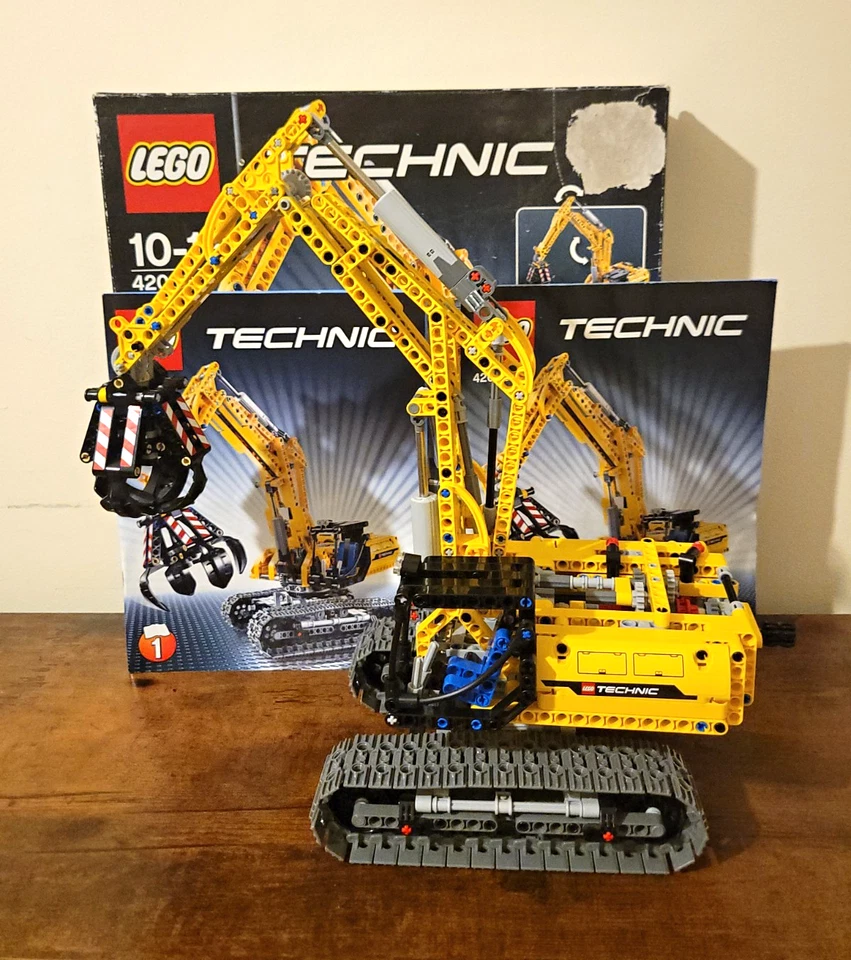 LEGO Technic 42006 Excavator, photo 1 of 5