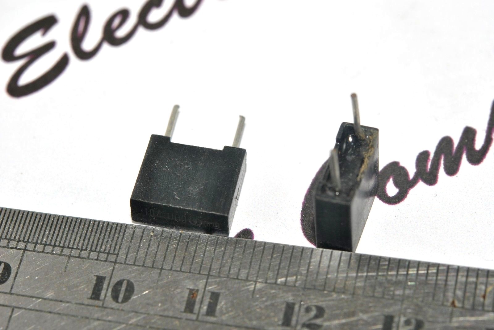 4pcs - 0.1uF (0,1µF / 100nF) 100V 5% Pitch:7.5mm 104J100 Capacitor ...
