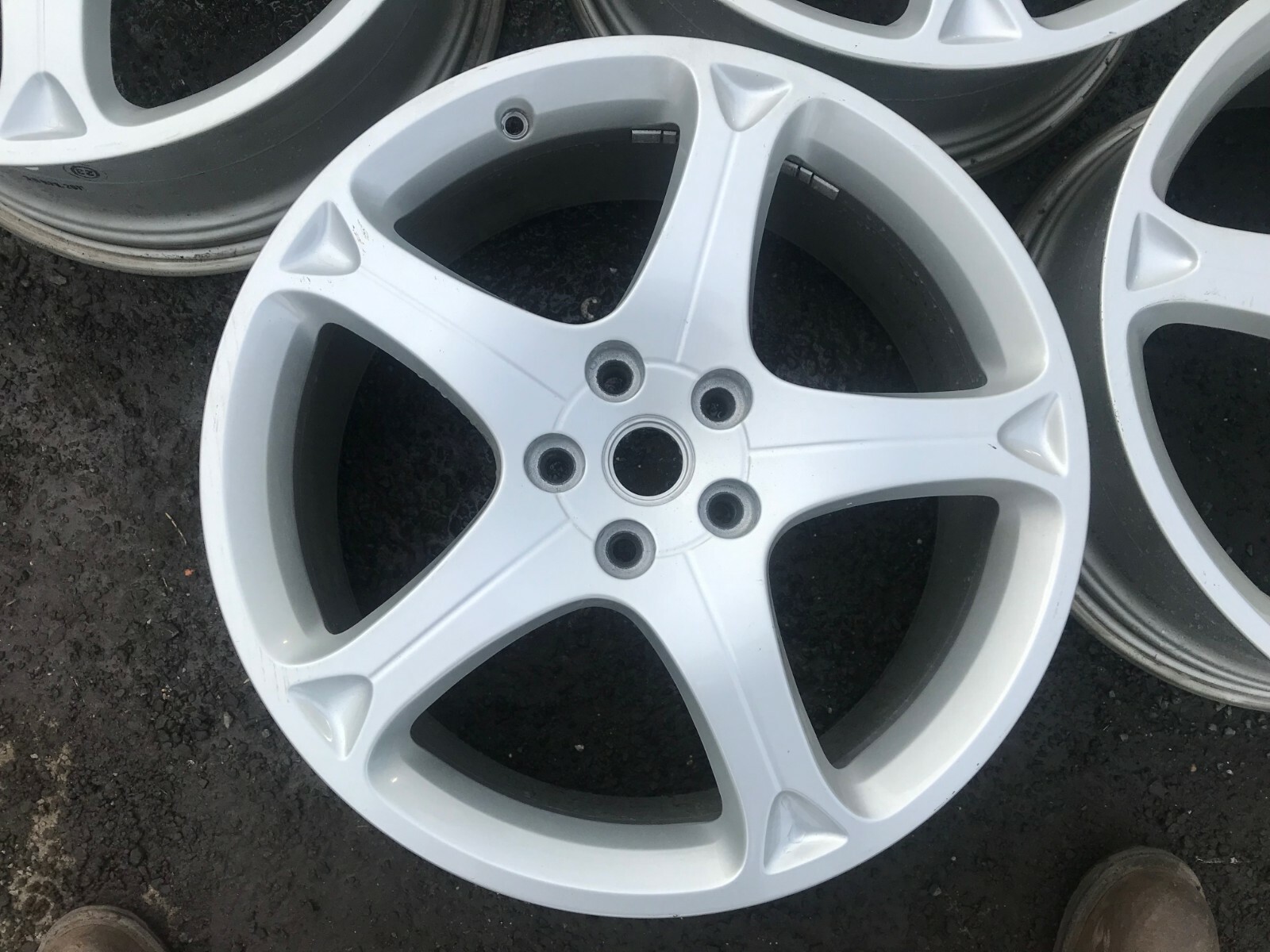 FERRARI CALIFORNIA FRONT WHEEL