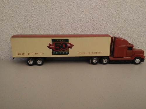 ERTL 50TH ANNIVERSARY EDITION 1945-1995 Semi Tractor Trailer. - Picture 2 of 2