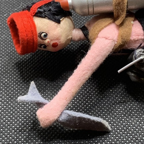 2 Vtg Scuba Divers Frogman Fish Handmade Figure Ocean Nautical Kitschy Ornament - Picture 8 of 10