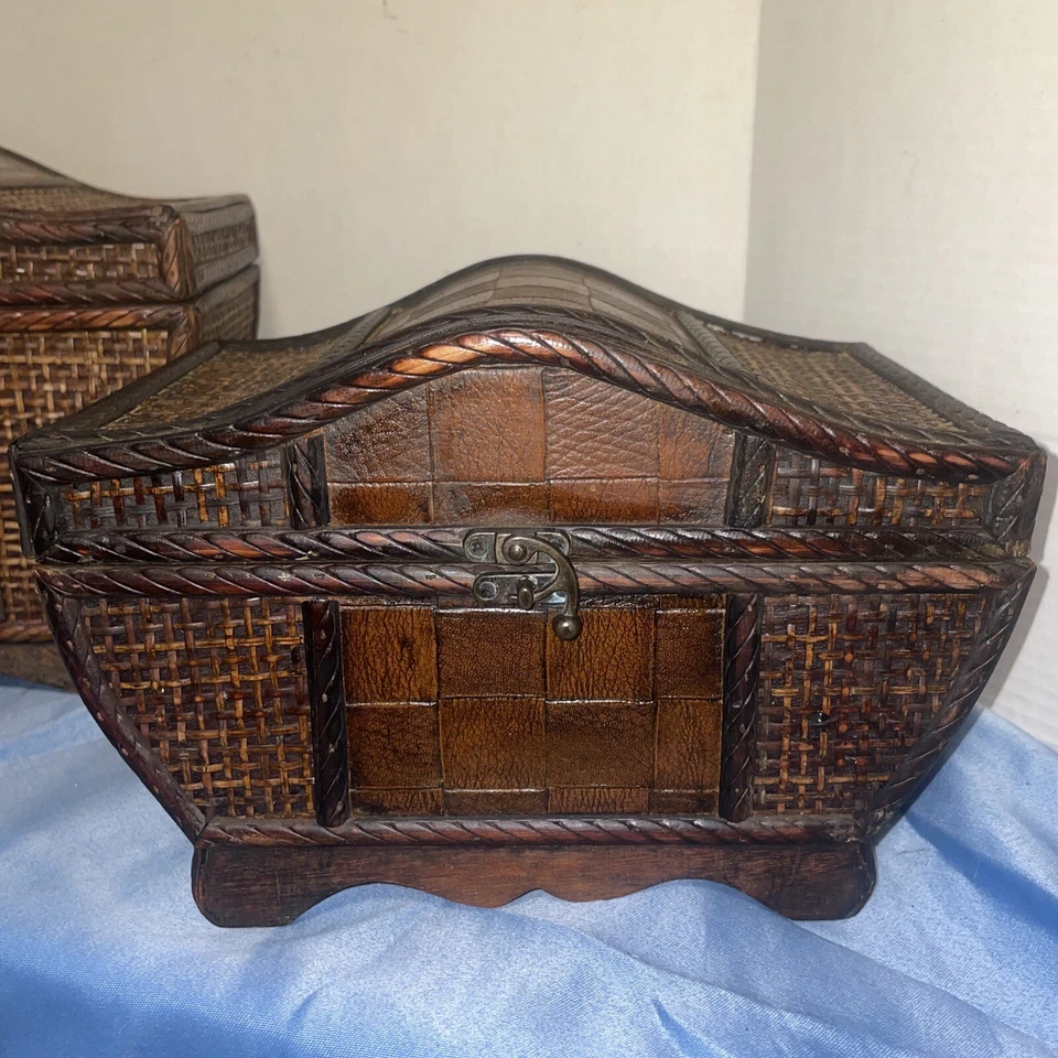 2 Beautiful Wooden Wicker Keepsake Chest/Decor- Medium &large - Hook Broken OnLg - Image 2 of 4