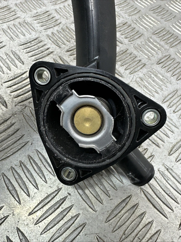 GENUINE LEXUS RX 450H 2016-2021 HYBRID THERMOSTAT HOUSING - Image 3 of 4