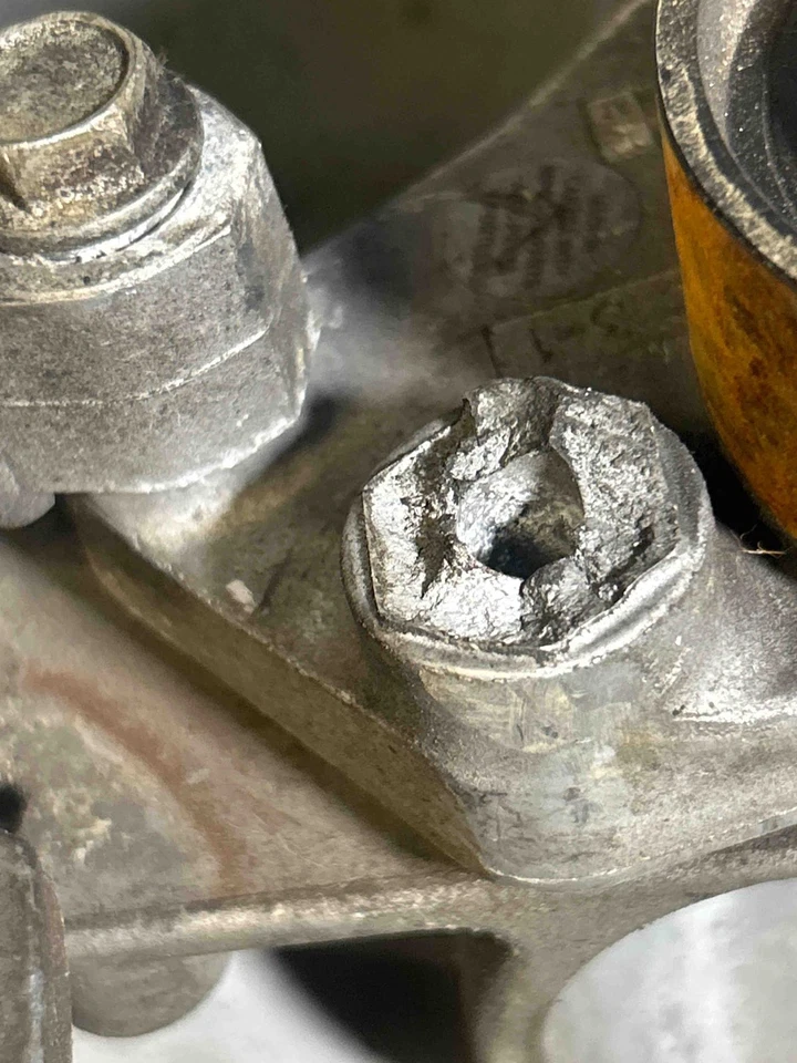 Fits 2012-16 Buick Lacrosse Alternator Bracket (small damage) OEM:24266687 Foto 3 de 4