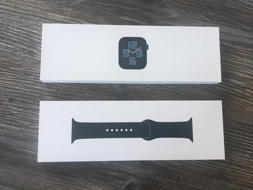 Apple Watch SE (Gen 2) 40 mm Midnight SB S/M con enchufe Belkin - Imagen 2 de 6