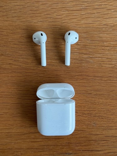 Apple AirPods 1st Generation In-Ear Headsets with Charging Case - White - Picture 4 of 11