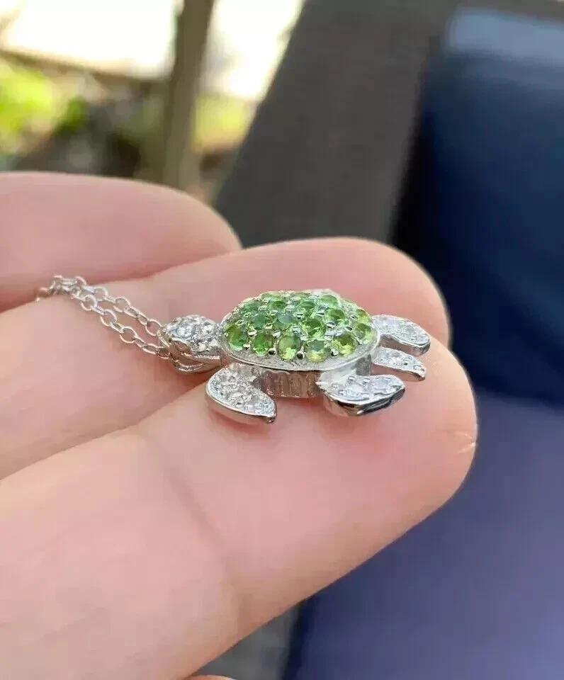 2Ct Round Cut Lab-Created Peridot Women's Pretty Pendant 14K White Gold Plated Foto 2 de 4