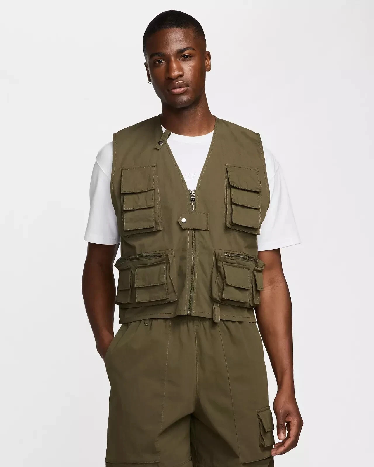 NIKE LIFE UTILITY CARGO VEST SIZE S (FN3214 325) KHAKI