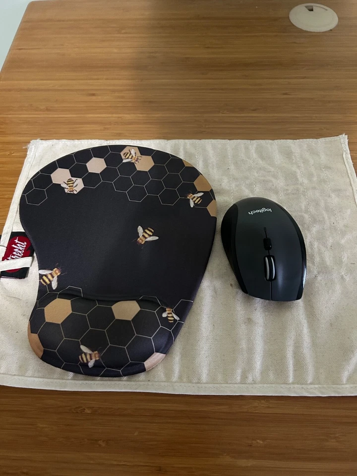 Logitech M705 Mouse Silver/Black (810-001912) No Receiver W/ Ergonomic Mat - Image 2 of 2