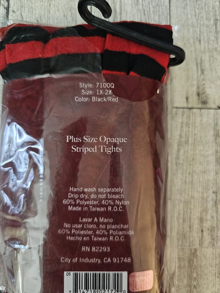 Medias opacas hasta el muslo Leg Avenue, talla grande 1x-2x, color, rayas negras/rojas Foto 4 de 4