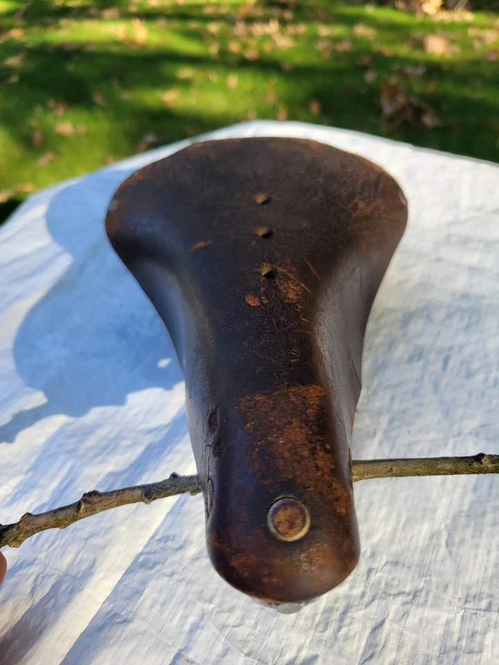 Asiento de bicicleta vintage BROOKS cuero remachado marrón. Inglaterra. Bicicleta Foto 2 de 4