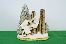 David Winter Cottages - Snow Cottage - In excellent condition, in original box.