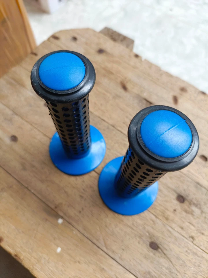 NOS Old School BMX Handgrip Pair 22mm Blue Haro MX-Like - Image 3 of 4