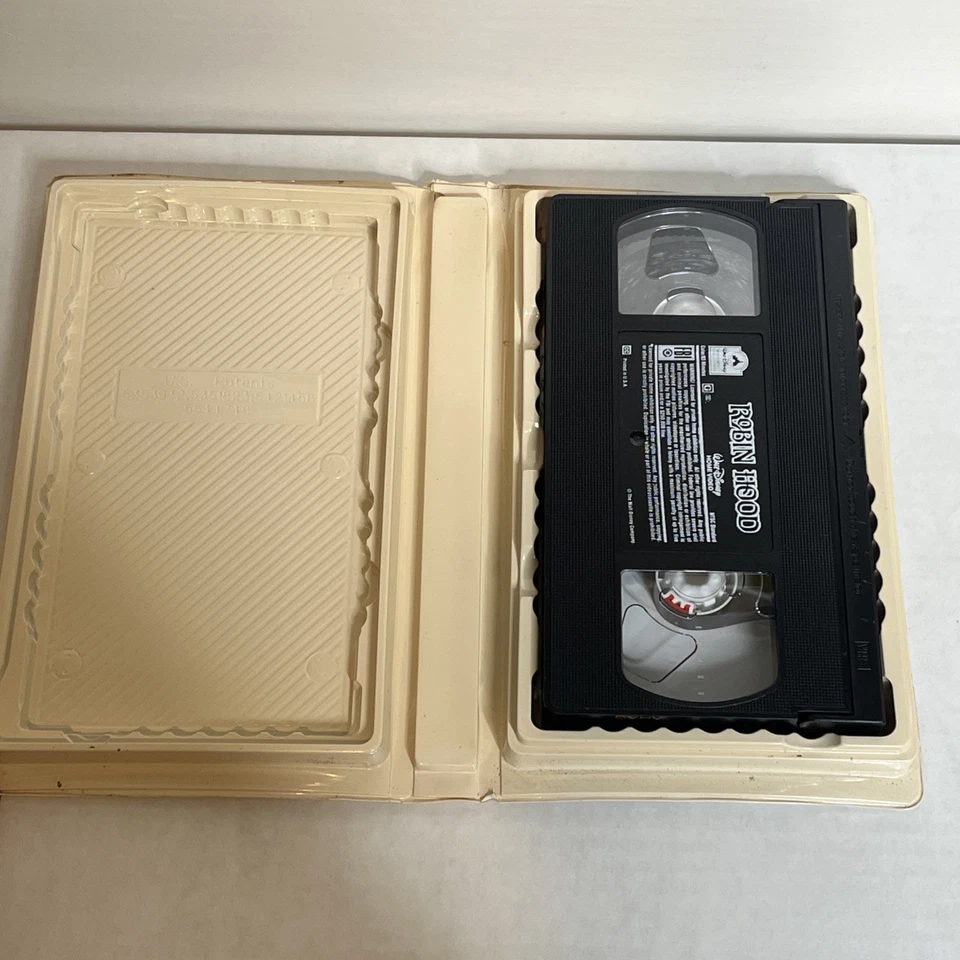 Walt Disney’s Robin Hood Vintage VHS Shell Case Masterpiece Collection! Foto 2 de 4