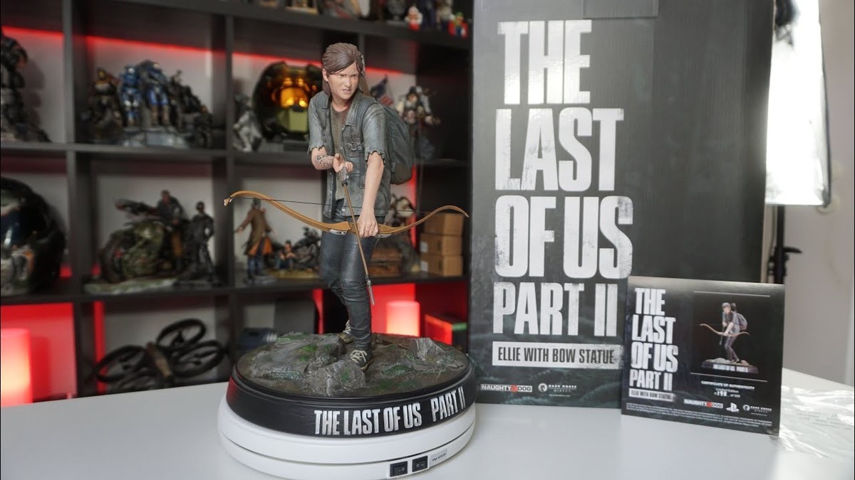 Dark Horse 3006-261 The Last of Us Part II Ellie with Bow 8 inch
