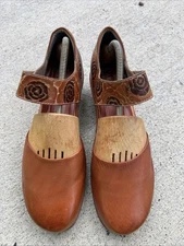 L'Artiste by Spring Step Gloss Mary Janes Brown Leather Wedge Shoes Womens 10.5