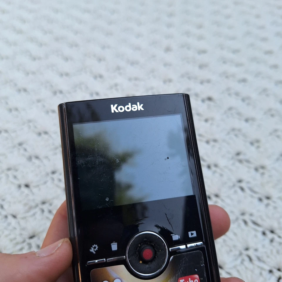 Kodak Zi8 Pocket Video Digital Camera Camcorder 1080P HD - Image 3 of 3