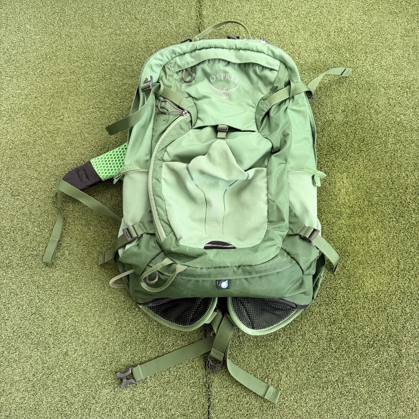 Osprey 24L Manta Hiking Backpack Green Lightweight with Rain Cover
