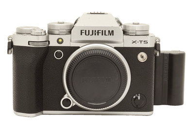 Fuji FUJIFILM X-T5 Mirrorless Camera (Silver) #51137