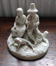 Antico Parian Ware? Figurine corteggiamento coppia e cane base rotonda
