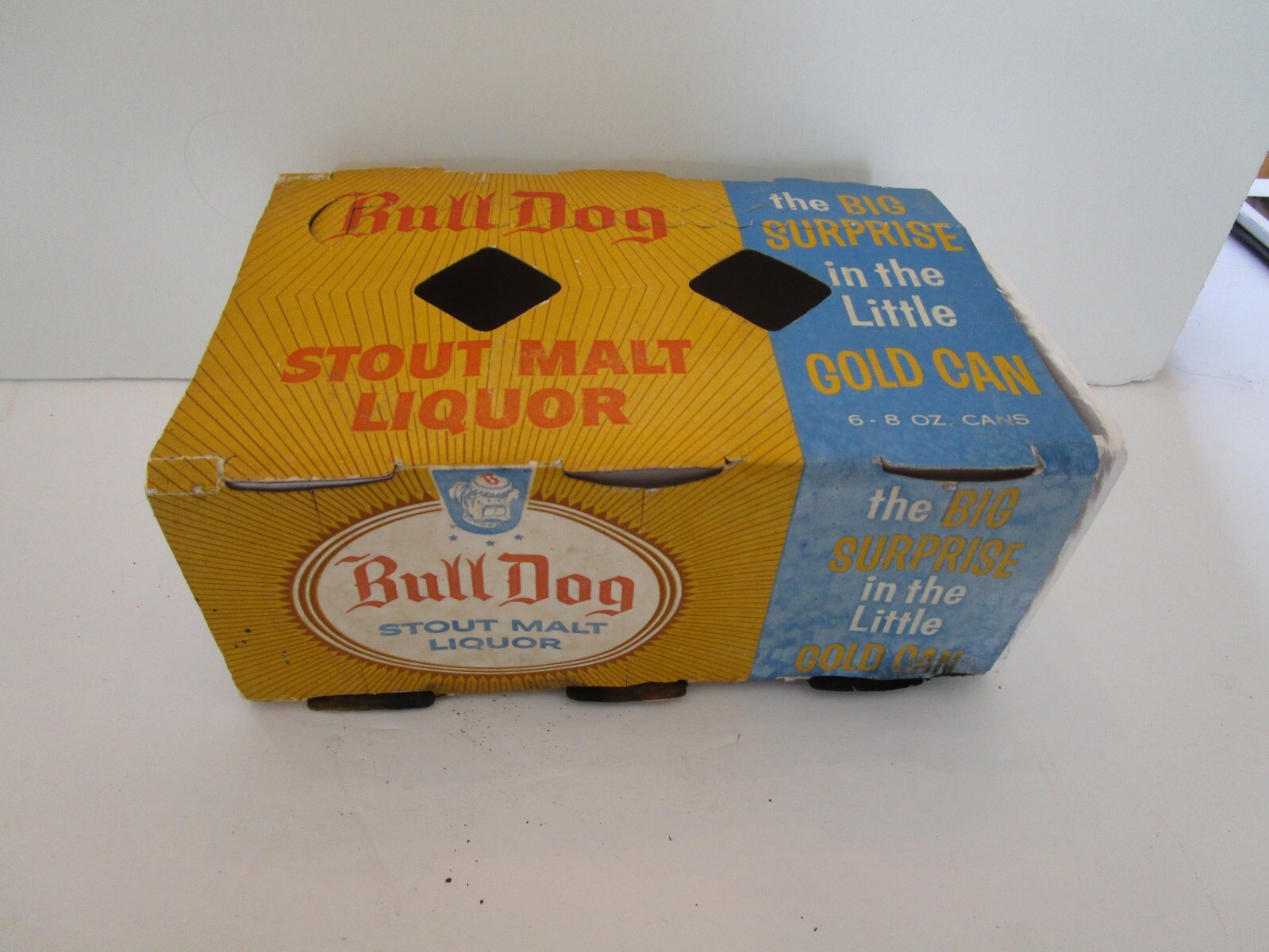 Vintage Bulldog stout malt liquor  6 pack box displays well from CA 1950