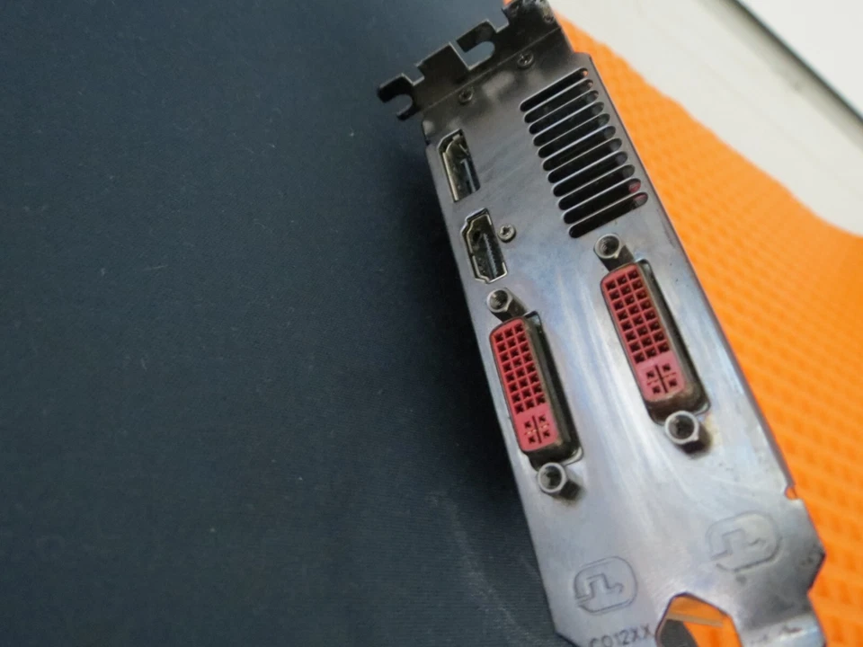 ATI XFX Radeon HD 5770 850MB 1GB DDR5 HD-577A-ZN Video Card - Image 4 of 4