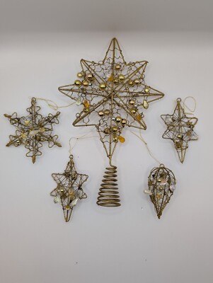 Goldfarbener Drahtstern mit Perlen Christbaumspitze und passendem Baumschmuck