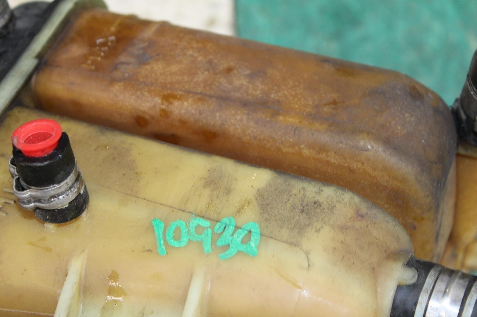 Maserati Ghibli 2014-2019 Coolant reservoir
