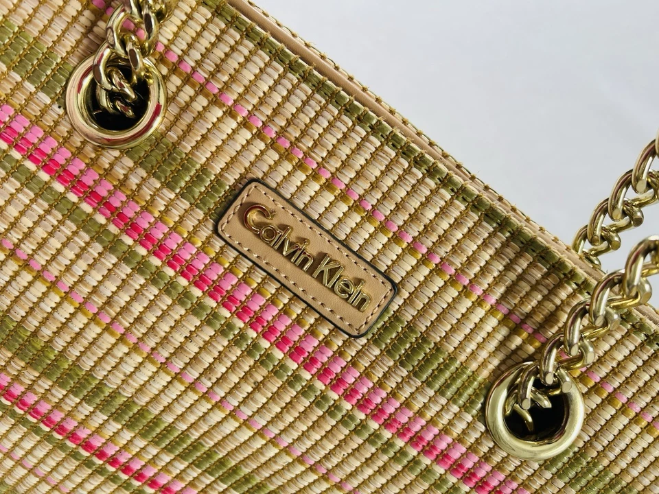 Bolso de hombro para mujer Calvin Klein tejido a rayas multicolor de paja cadena dorada Foto 4 de 4