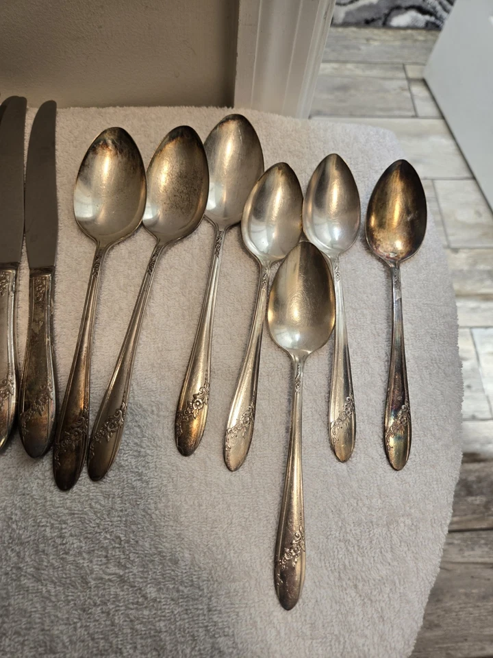 Винтажные посеребренные столовые приборы Oneida Community Queen Bess II Tudor 37 шт. - Изображение 3 из 4