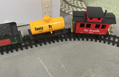 EZTEC Train Set Works includes tracks to complete oval