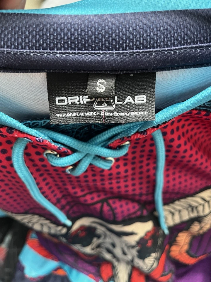 Camiseta Lost Lands Ravenscoon talla pequeña Foto 3 de 4