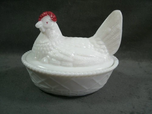 Vintage Large Westmoreland 5.5” Milk Glass Hen On Nest  Painted Comb Split Tail