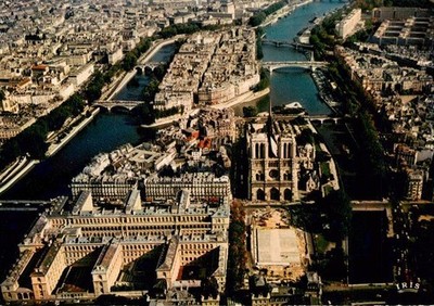 Paris 75 Notre Dame a la pointe de l Ile de la Cite au dela l Ile Saint Louis