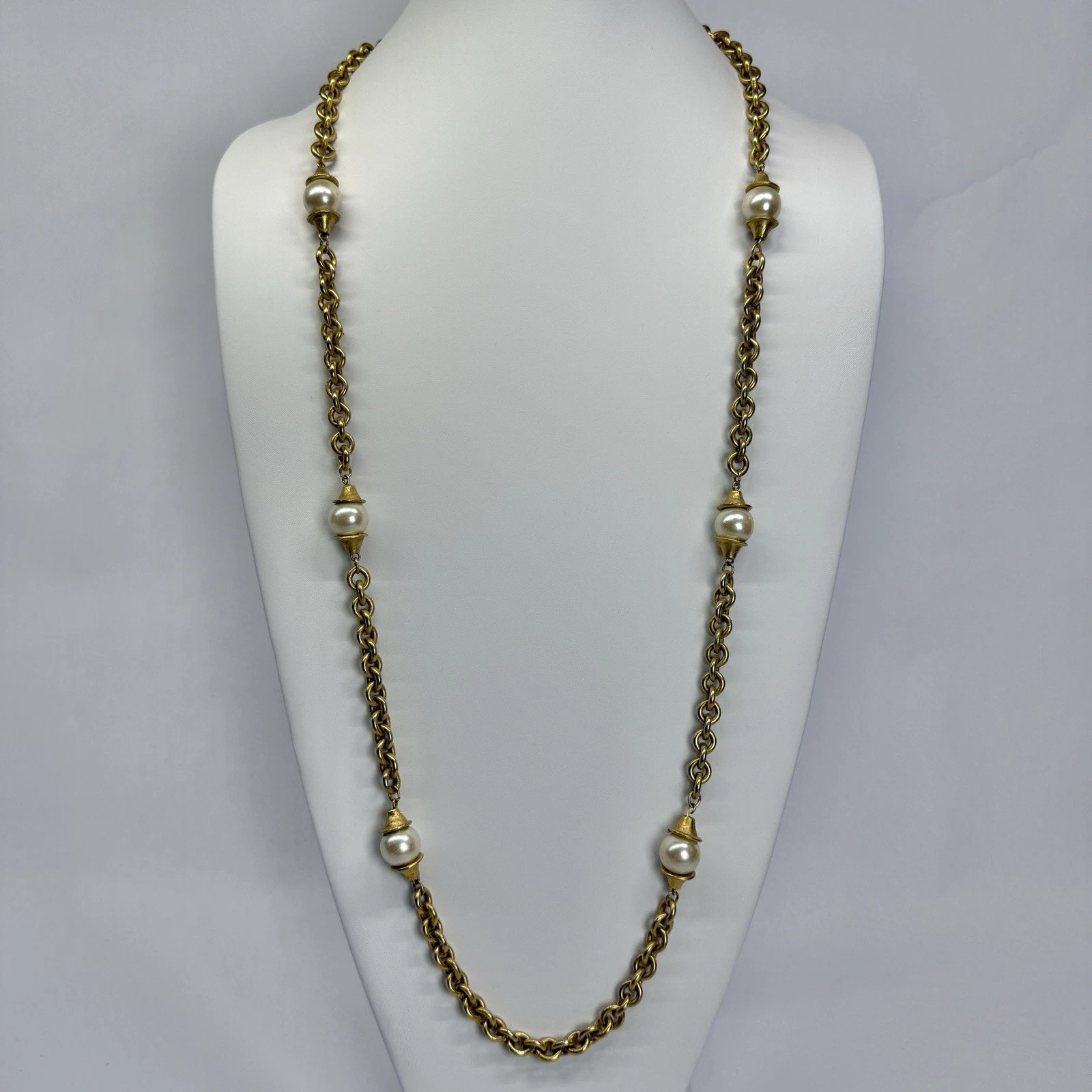 Faux Pearl Chunky Heavy Long Layer 80’s Gold Tone Vintage Necklace Jewelry N210