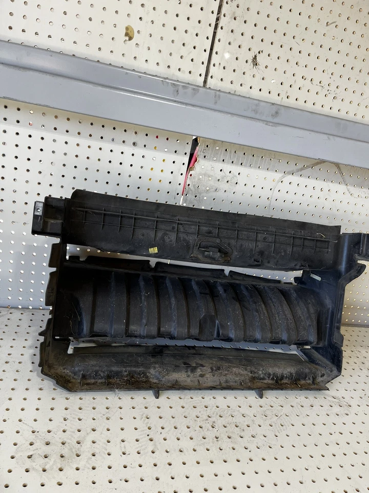 2006 Land Rover LR3 radiador central defletor de duto de ar 4.0L - Imagem 2 de 4