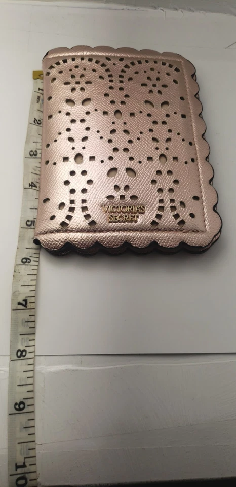 Funda para pasaporte Victoria’s Secret - ¡Chic, brillante y lista para volar! Foto 4 de 4