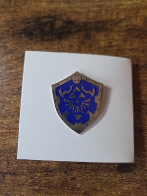 2017 Enterplay Legend of Zelda Breath of the Wild Hylian Shield Collector Pin