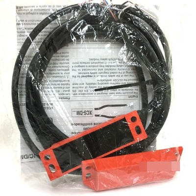 1PC New Schneider XCSZC5905 Safety magnetic switch Free shipping