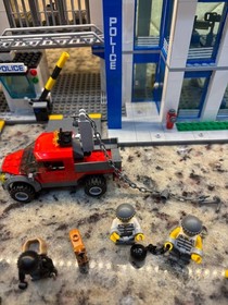 LEGO CITY: Police Station (60047) with all manuals 1minifig is not included