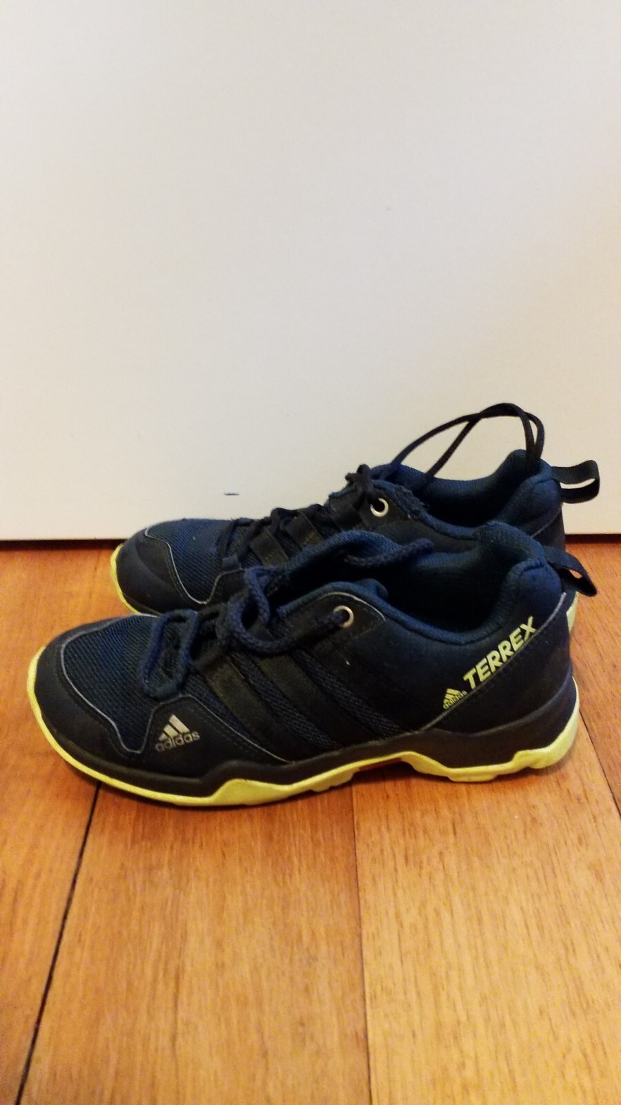 Adidas Terrex Hiking Walking Outdoor Dark Blue Shoes Boys Youth Size US 2.5 Adidas Terrex Hiking Walking Outdoor Dark Blue Shoes Boys Youth Size US 2.5