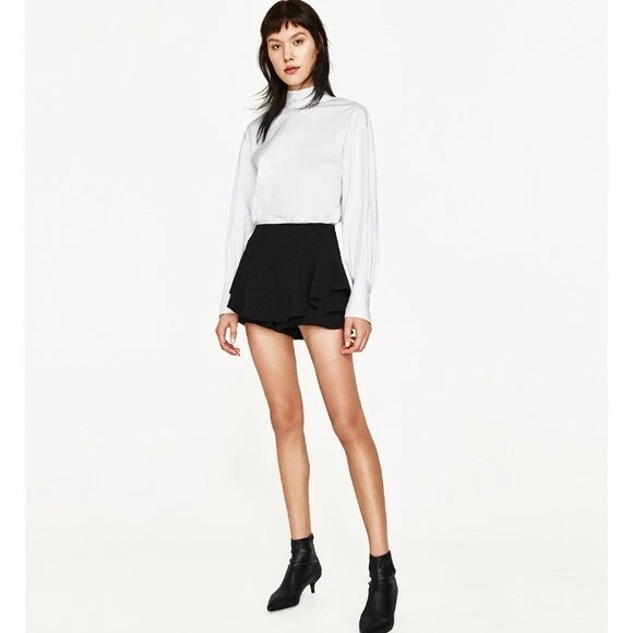 Zara frill shorts deals