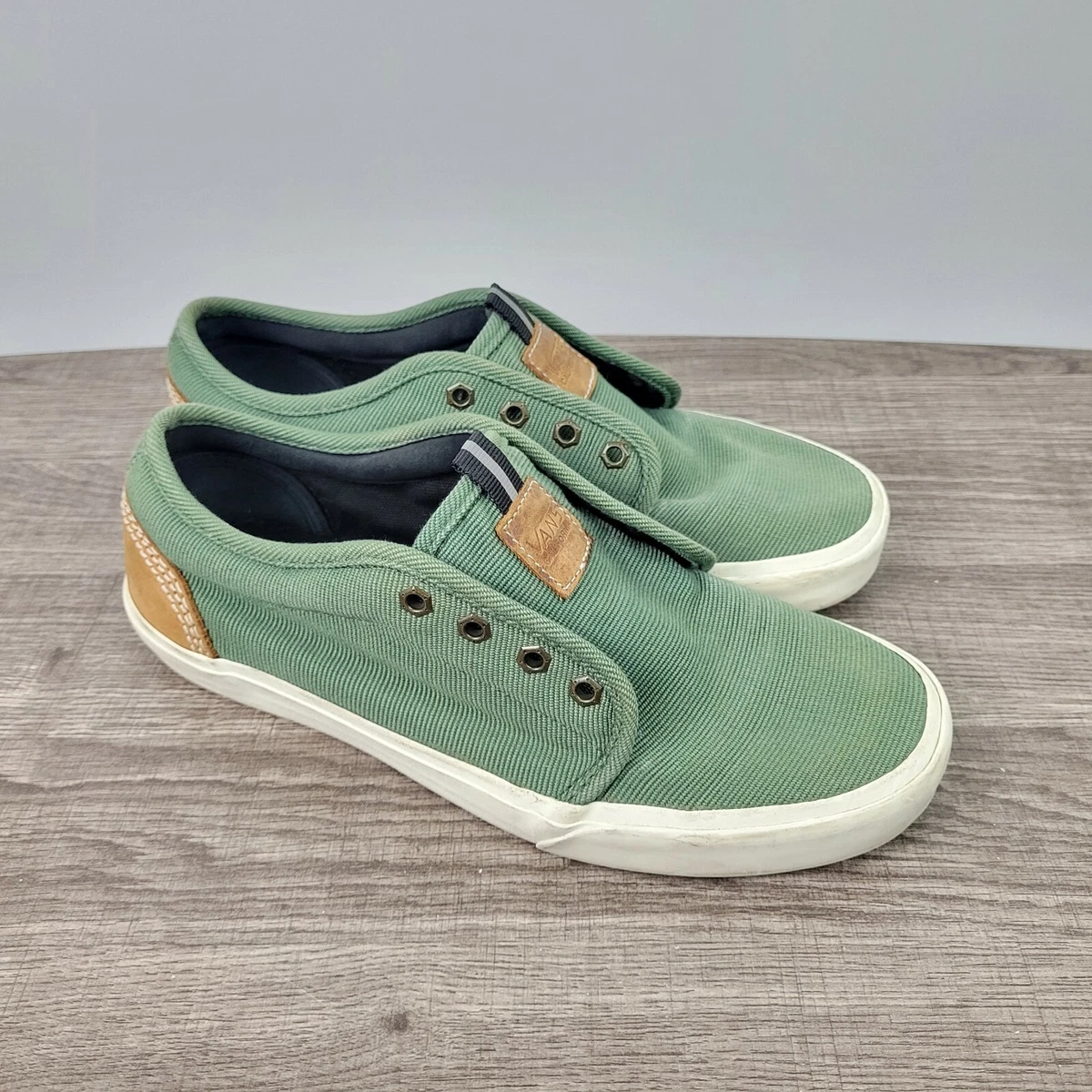 sneakers with no laces