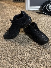 Nike Air Max Plus TN Black Low Top Sneakers Lace Up Rubber Sole Mesh