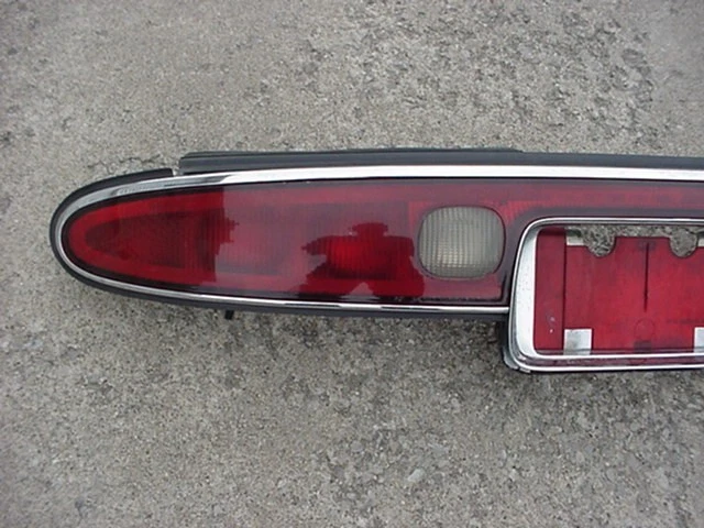 Buick Riviera 1995 1996 1997 1998 1998 Rear Tail Light, Tail Lamp. - Image 2 of 4