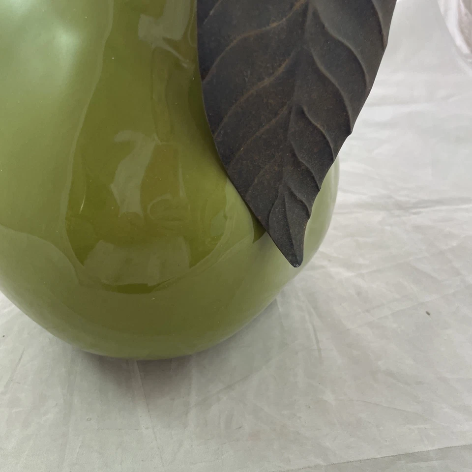 Manzana o pera verde grande con diseños de ballard de hoja de metal descontinuado 11" Foto 3 de 4