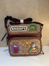 Bolso Bandolera Coach X PEANUTS 2025 Sullivan Solapa Firma Parche de Lona CBI41