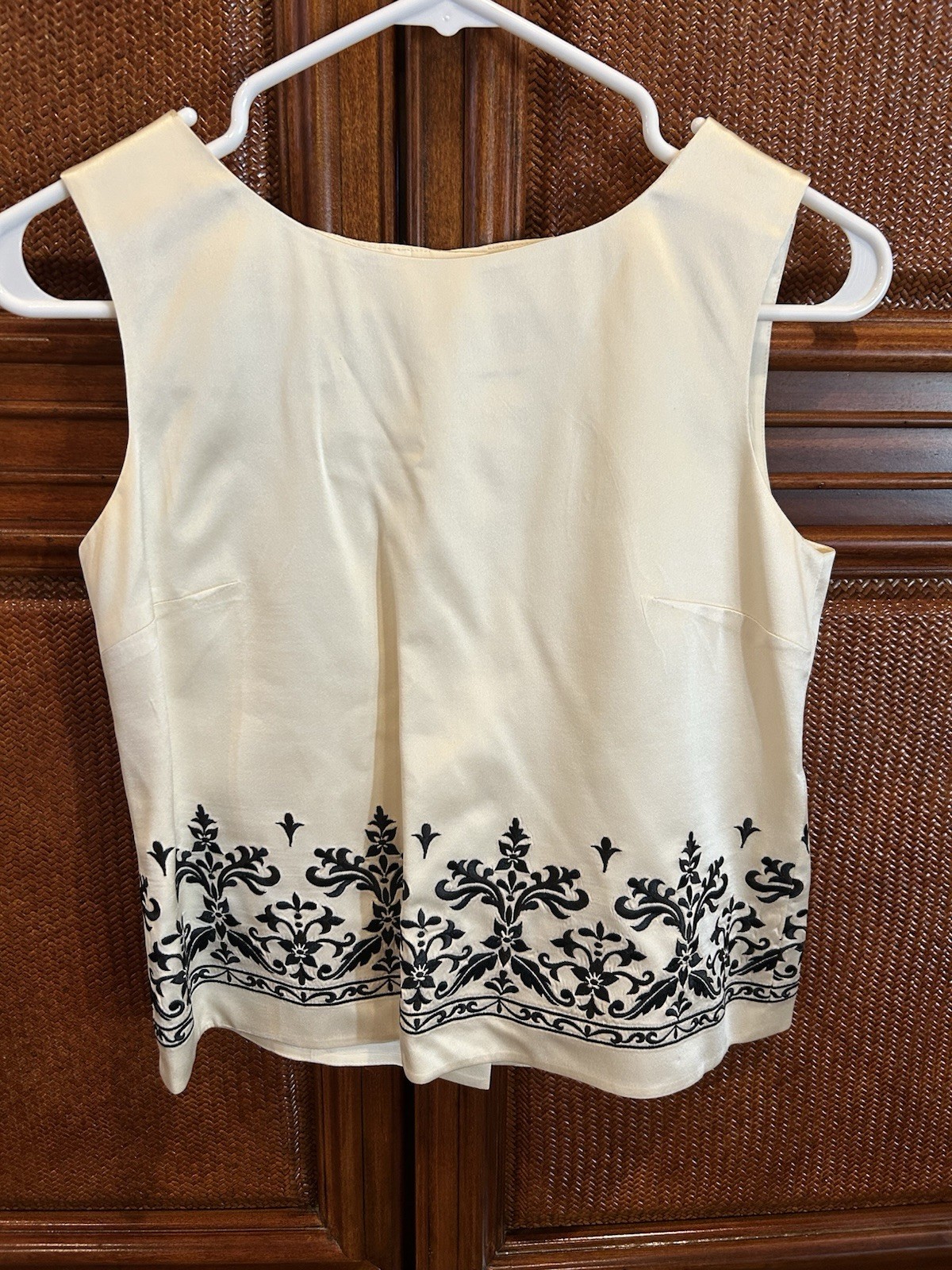 Talbots 100% Silk Embroidered Button Back Sleeveless Ivory Black B Petite 4P