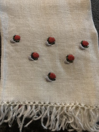 Beautiful Vintage Embroidered Lady’s Handkerchief - Picture 2 of 3