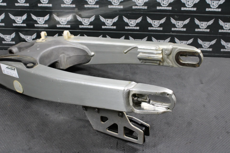 2006 YAMAHA YZ250F OEM SWINGARM SWING ARM SUSPENSION 1C3-22110-50-00 - Image 3 of 4